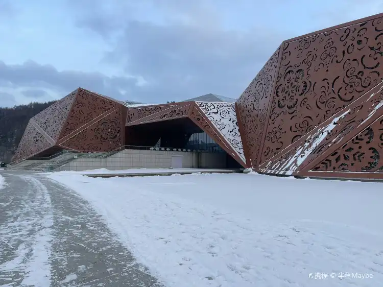 Hotels near Tonghua Museum