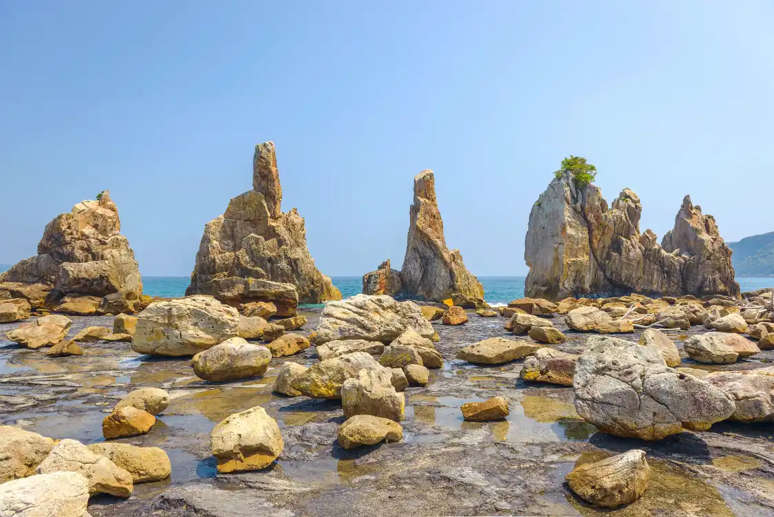 Hotels near Hashiguiiwa Rocks