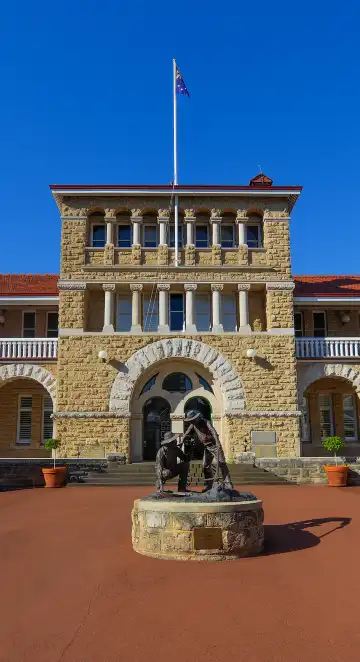 Hotels near Moort-ak Waadiny / Wellington Square