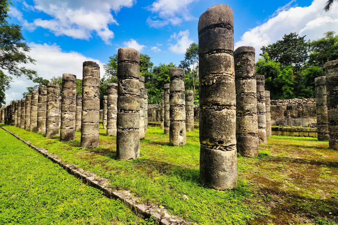 Hotels near Mil Columnas