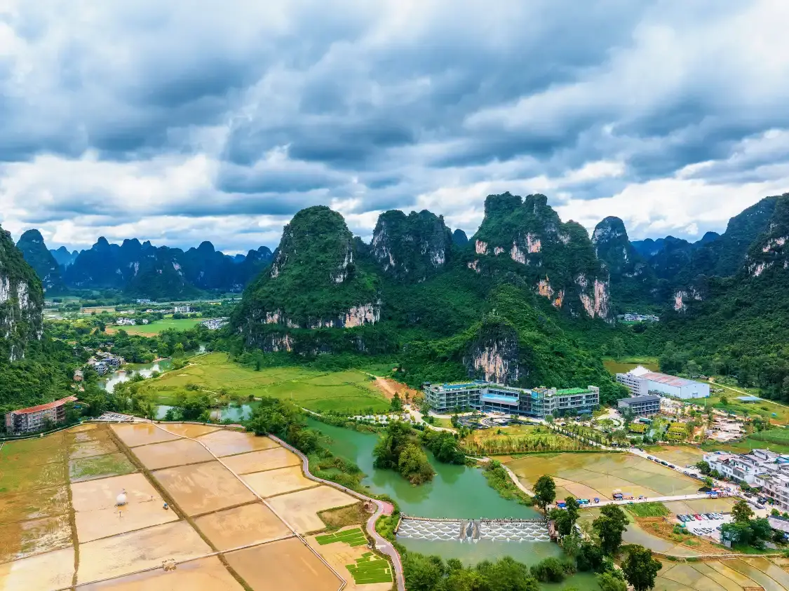 明仕村周辺のホテル