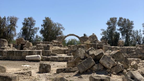 保存了狀態相當完好的古羅馬時期廢墟遺址，其氣勢不輸給希臘各個