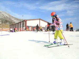 襄陽橫沖國際滑雪場