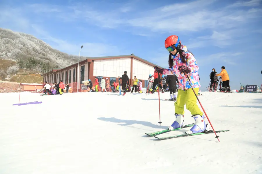 襄陽橫沖國際滑雪場