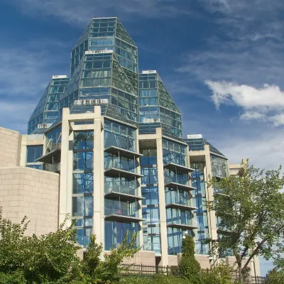 Hotels in Ottawa With Bars