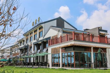 晚芳亭·赏湖餐厅农家乐(莲花岛店)