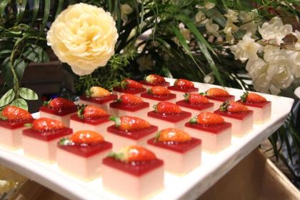 信华建国酒店自助餐厅