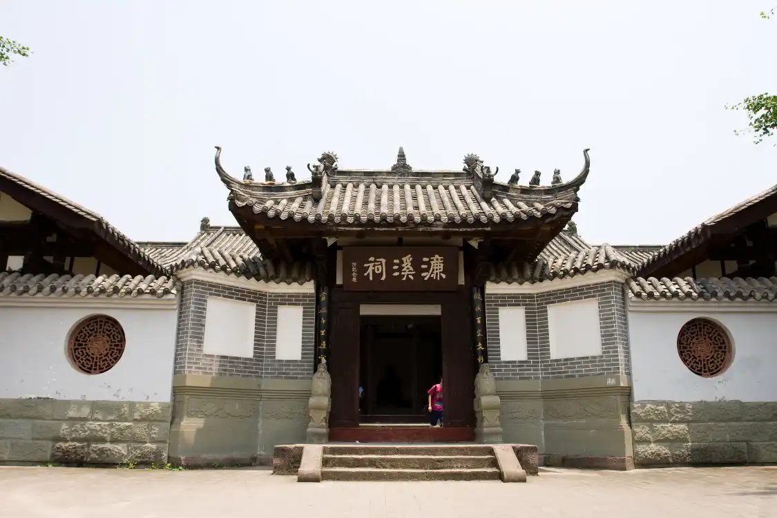 Hotels near Peng'an Jialing First Hometown Scenic Area Scenic Area Management Bureau