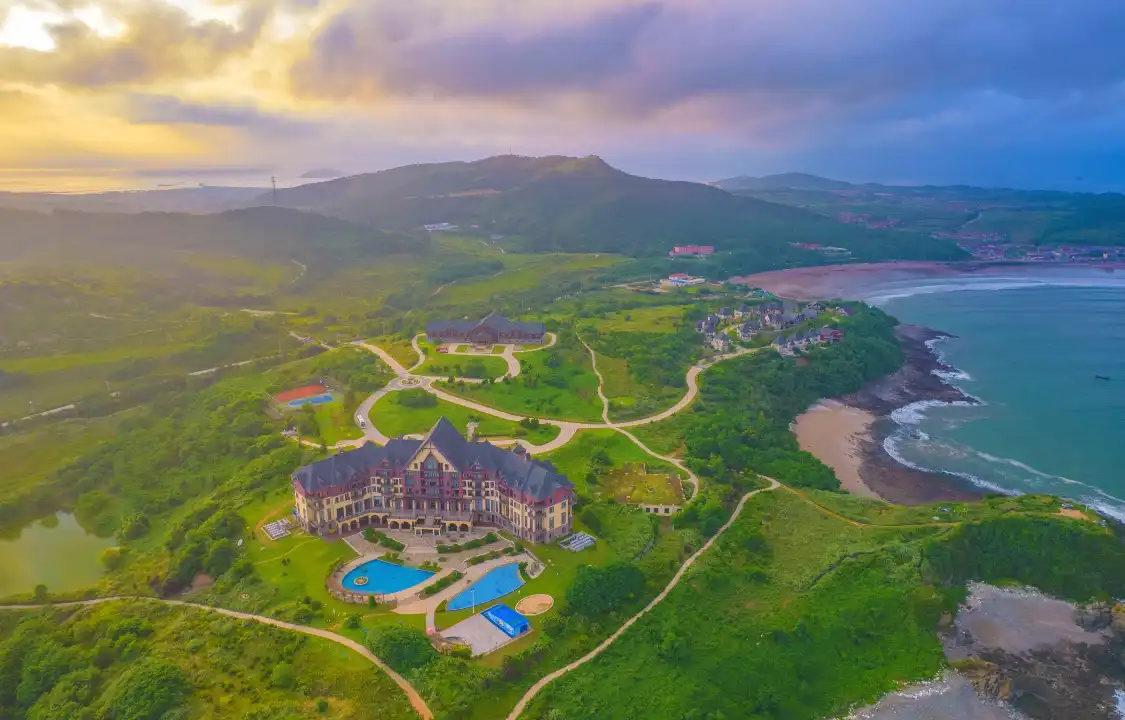 Hotels near Guanglu Island