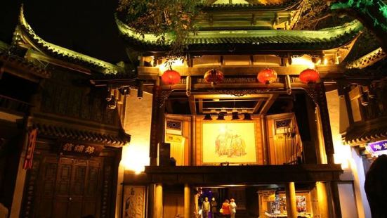 锦里古戏台，这个古戏台是最能体现四川成都这个当地的一些名图风