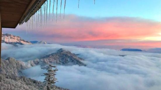 四川西岭雪山日月坪日月坪的索道是世界上落差最大、最长的一个索