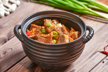 那云温泉度假村悬崖上的天空之城·火锅西餐厅