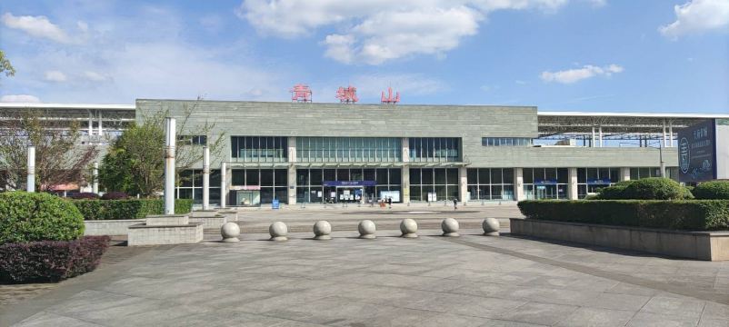 Qingcheng Shan Zhan-Zhanqian Square
