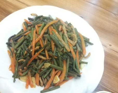 金至朝鲜族参鸡汤·包饭·冷水鱼