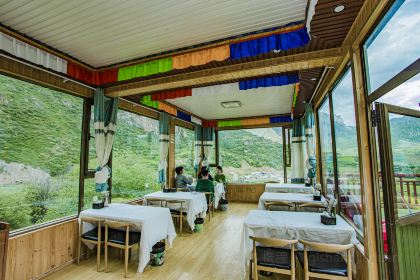 迭部扎尕那赞木娜观景民宿·餐厅