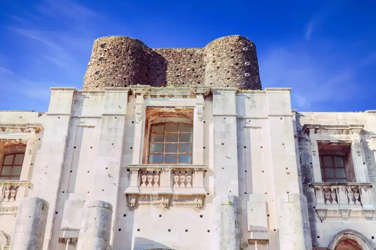 Hotel dekat Monastero dei Benedettini di San Nicolò l'Arena