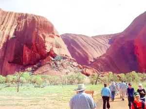 Uluṟu-Kata Tjuṯa Cultural Centre
