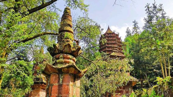 Thousand Pagodas Buddha Kingdom in Caoyu Beach