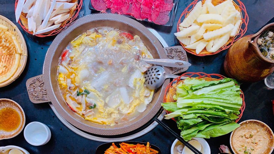 Dao Cheng A Bite of Bacon pigs feet soup pot