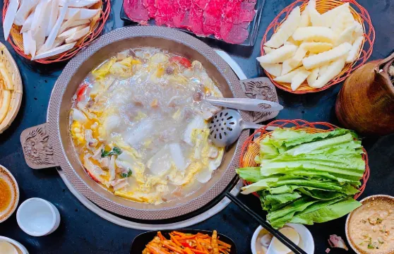 舌尖上的臘豬蹄湯鍋