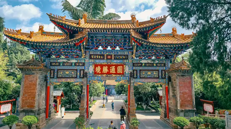 Hotels near Yuantong Temple