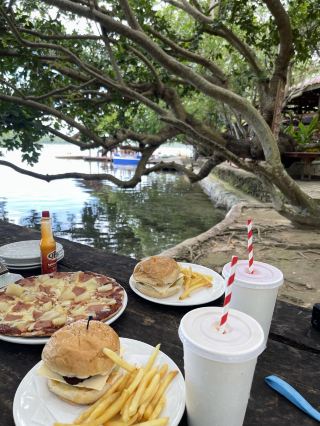 ล่องเรือในทะเลสาบ