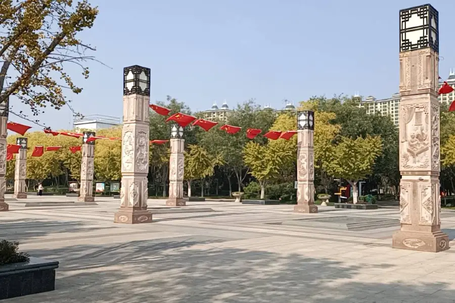 Xinji Runzehu Park （East Gate）