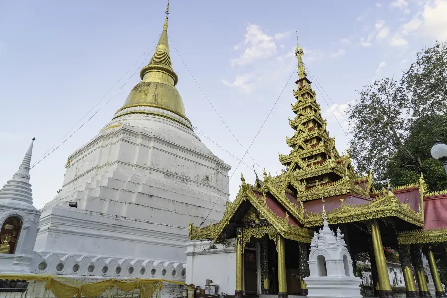 Wat Kaew Don Tao Suchadaram