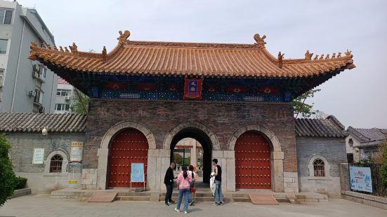 济南府学文庙始建于宋熙宁年间（公元1068-1077年），距