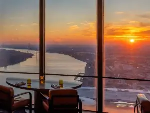 Top 6 Restaurants for Views & Experiences in Detroit