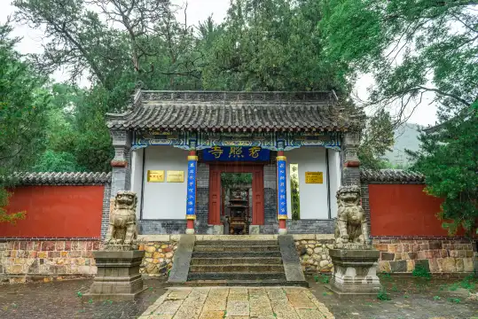 โรงแรมใกล้วัดพูเซียง