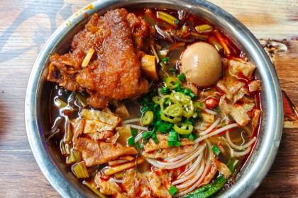 新月螺蛳粉(立新路店)