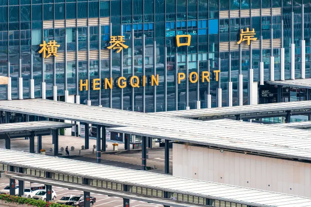 港珠澳大橋香港口岸一帶，跨境巴士上落客區的候車月台