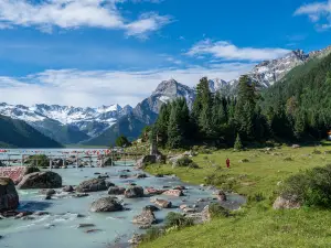 玉龍拉措景区