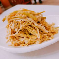 ZHIWEIGUAN User Photo