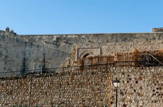 鄰近Castillo de Guzman城堡的酒店