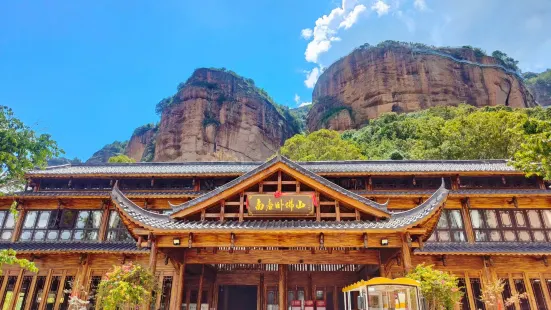 南台臥佛山景勝地