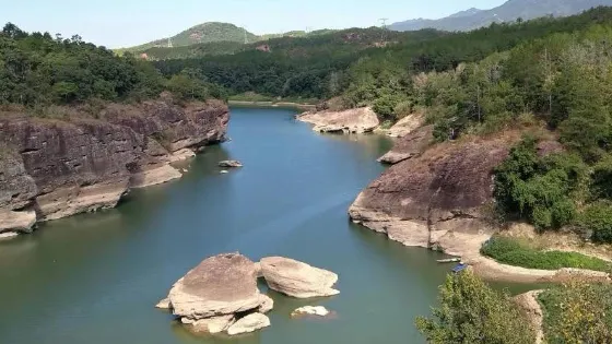 龍岩摩陀寨