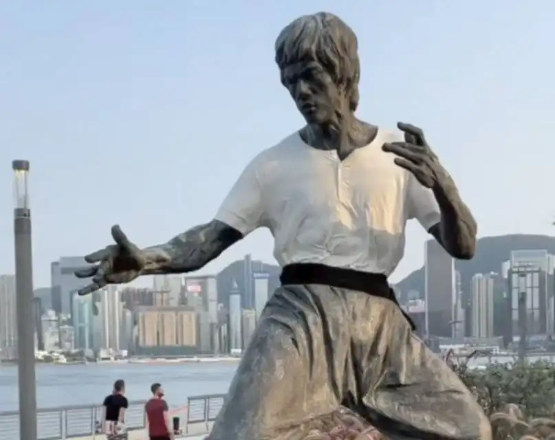 Hotels near Bruce Lee Statue