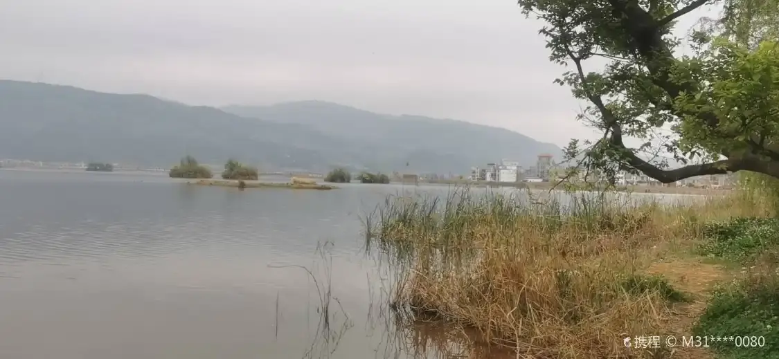 Hotels near Huangcaozhou National Wetland Park