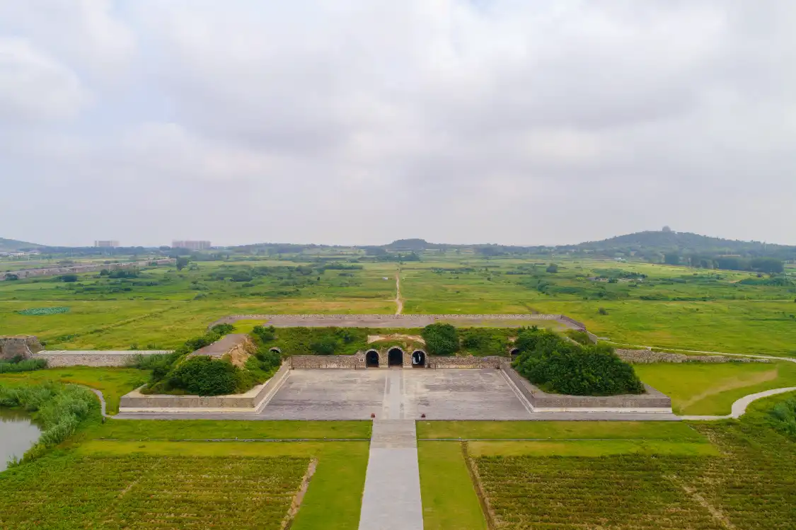 Hotels near Mingzhong Capital Imperial City Ruins