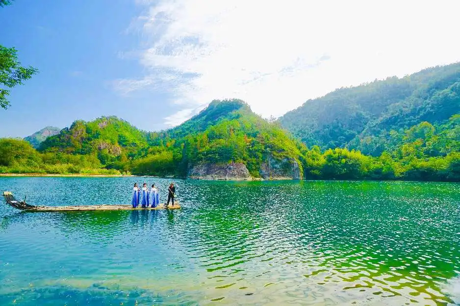 Hotels near Yongjia Academy