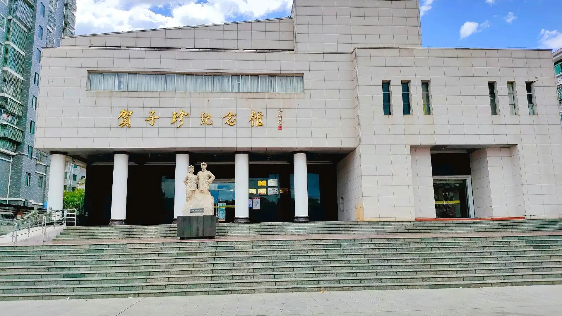 Hotels near Hezizhen Memorial Hall