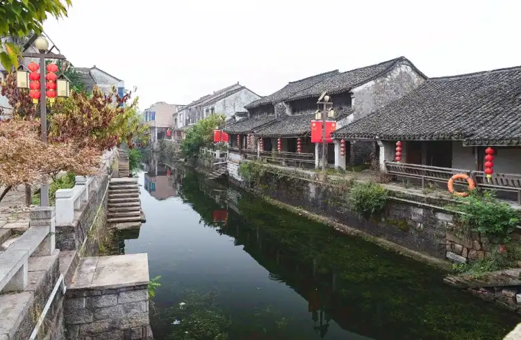 Hotels near Zhili Town