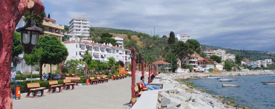 ARMUTLU İSKELE MEYDANI