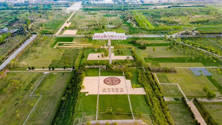 Hotels near Han Chang'an City Site