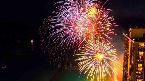 Friday Night Fireworks at Hilton Hawaiian Village Waikiki Beach Resort