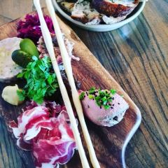 Cazador Restaurant & Delicatessen 여행 사진