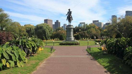 波士顿公园（Boston Common）位于波士顿市中心，面