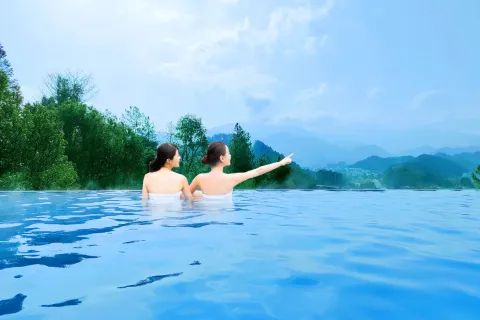 Grand Metro Park Hot Spring Mingyue Mountain Resort